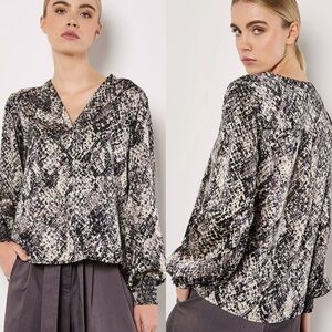 Evereve snakeskin‎ print balloon sleeve blouse